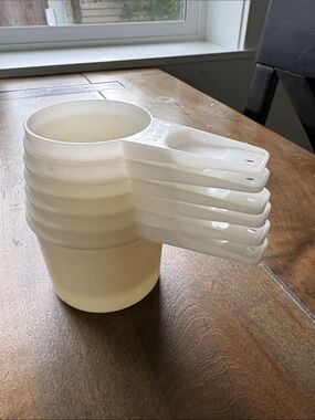 Tupperware white Nesting Plastic Measuring Cups - Set of 5